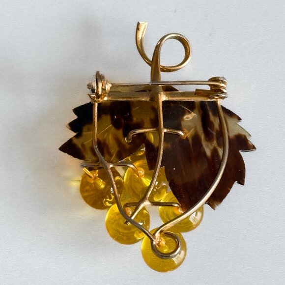 Vintage Russian Baltic Amber Carved Brooch Grapes - Picture 2 of 3